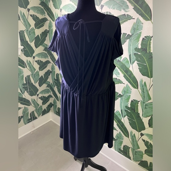 ASOS Curve Women’s Navy Blue Drape Cold Shoulder Knee Length Dress 24 NWT - Picture 3 of 7